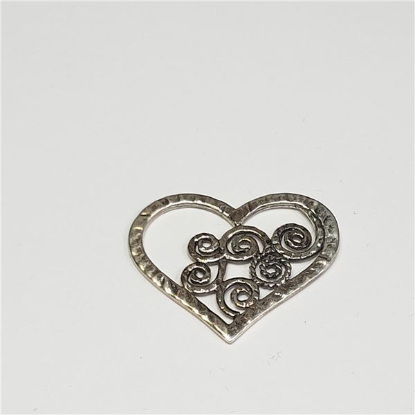 SILVER HEART SHAPE PENDANT