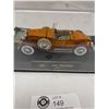 Image 2 : 1930 Packard Diecast Car in Museum Case, Crack on Top