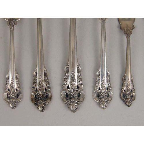 A GROUP OF WALLACE "GRANDE BAROQUE" STERLING SILVER PATTERN FLATWARE