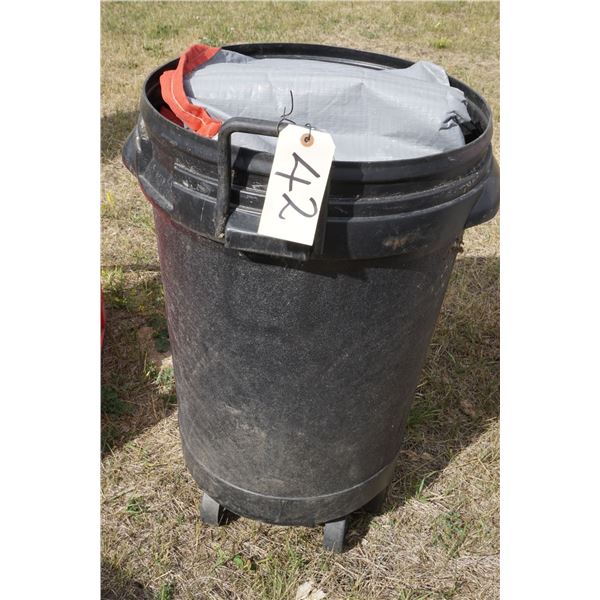 Rubbermaid Garbage Can with contents - tarps.