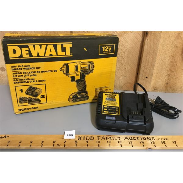 DEWALT 3/8 INCH IMPACT WRENCH KIT W/ EXTRA CHARGER - NEW