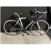 Image 2 : WHITE / BLACK TREK LEXA SLX, 20 SPEED ALUMINUM FRAME ROAD BIKE
