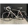 Image 1 : WHITE / BLACK TREK ALPHA 56CM, 27 SPEED ALUMINUM FRAME ROAD BIKE