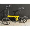 Image 1 : YELLOW BTWIN HOPTOWN 3, 6 SPEED FOLDING BIKE WITH REAR SHOCK ( MISSING HANDLE GRIPS )