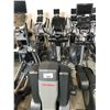 Image 2 : LIFE FITNESS 95X COMMERCIAL ELLIPTICAL CROSSTRAINER WITH IPOD ADAPTER, HEADPHONE JACK AND USB