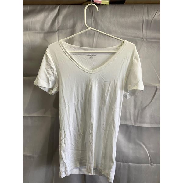 Amazon Essentials V Neck T Shirt Size M