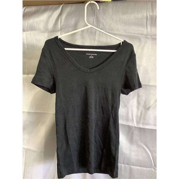 Amazon Essentials V Neck T Shirt Size M