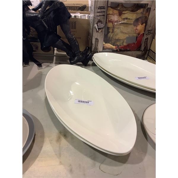 Fitz and Floyd Nevaeh White Long Oval Platter Set of 2