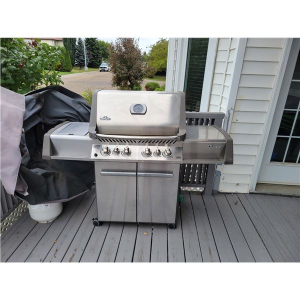Napoleon Prestige Propane BBQ with 2 tanks