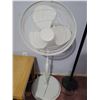 Image 2 : Side Table - Floor Lamp - Fan - Clock Radio
