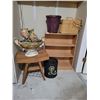 Image 1 : Small Shelf - Fountain - Unique Stool - Baskets