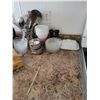 Image 2 : Kettle - Cutting Board - Rolling Pin - Bowls - etc?