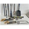 Image 3 : Tools, shovels, etc