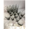 Image 2 : 17 Glasses