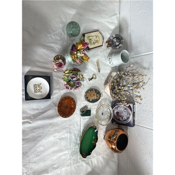 Knick-knack lot