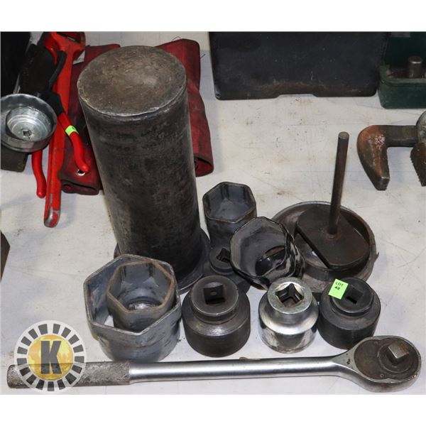 LARGE 3/4" DRIVE SOCKET WRENCH WITH ASSORTED