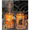 Image 1 : LOT OF TWO 20 TON BOTTLE JACKS, NO BAR