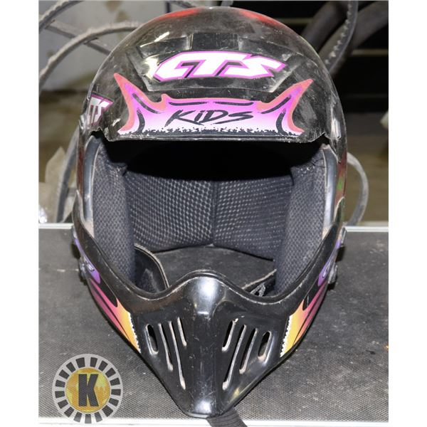 CTS CHILDRENS SIZE LARGE RACING HELMET WITH