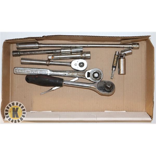 FLAT OF RATCHETS AND SOCKET EXTENSIONS