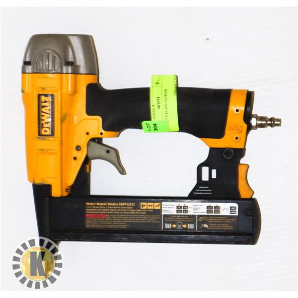 DEWALT CROWN STAPLER