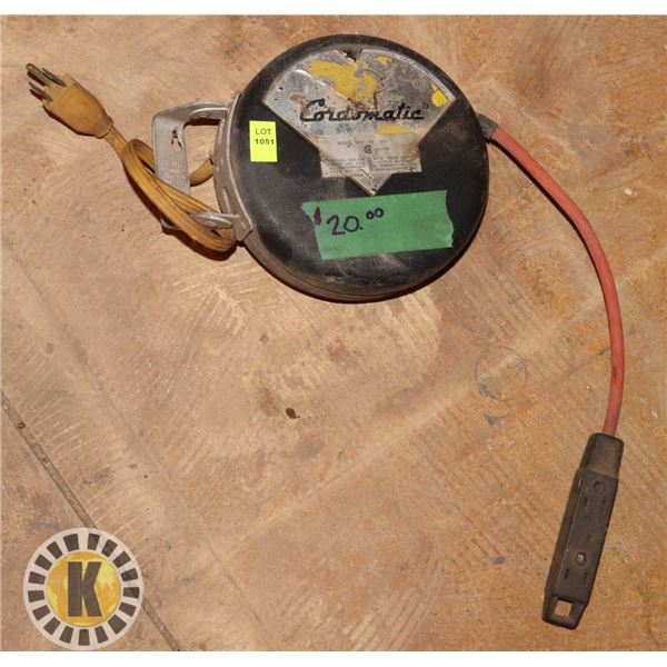 RETRACTABLE EXTENSION CORD