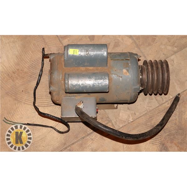 ELECTRIC MOTOR WITH PULLIES ATTACHED