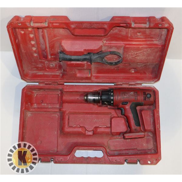 MILWAUKEE HEAVY DUTY TOOL BOX  INCLUDES DRILL