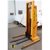 Image 3 : LIFT-RITE 2000LB CAPACITY ELECTRIC LIFT