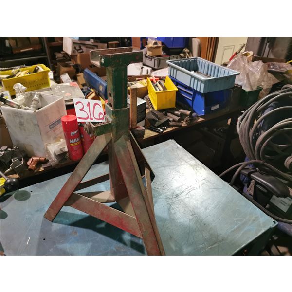 Tripod tool stand