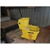 Image 1 : BRUTE Bucket/Wringer