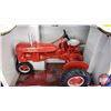 Image 5 : CASE IH McCormick Farmall B Tractor (Scale: 1/16)
