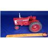 Image 2 : IH McCormick Farmall "806" Tractor (Scale 1/16)