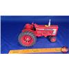 Image 4 : IH McCormick Farmall "806" Tractor (Scale 1/16)