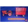 Image 1 : IH 786 Tractor w/ Wagon  (Scale 1/16)