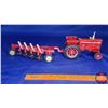 Image 4 : IH 656 Farmall Tractor w/ IH 4Bottom Plow  (Scale 1/16)  (Note:  Front axle broken at the pivot) (Se