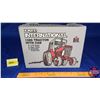 Image 3 : IH International 1586 Tractor with Cab (Scale 1/16)