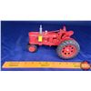 Image 2 : Farmall M Tractor (Scale 1/16)