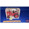 Image 1 : International 1586 Tractor with Cab (Scale: 1/16)