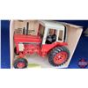 Image 5 : International 1586 Tractor with Cab (Scale: 1/16)