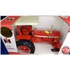 Image 5 : International Farmall 856 Exclusive Edition  "15th Ontario Toy Show Aug. 27, 2000"  (Scale: 1/16)