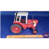 Image 4 : International 986 Tractor (Scale: 1/16)