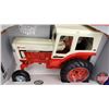 Image 5 : International 1066 Farmall "5 Millionth Tractor" Special Edition  (Scale: 1/16)