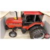 Image 5 : CASE International MAXXUM 5120 Row Crop Tractor  1990 Special Edition  (Scale: 1/16)