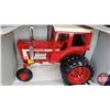 Image 5 : International 1468 Farmall  (Scale: 1/16)