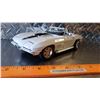 Image 2 : American Muscle 1967 Corvette L-71  "25th Year Anniversary"   (Scale 1/18)