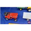 Image 3 : Tray Lot - Lawn and Garden Tractors / Cub Cadets (4) and Accessories  (Scale: 1/16)
