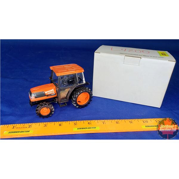 Kubota L4200 Tractor  (Scale 1/32)
