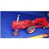 Image 2 : McCormick-Deering Diesel WD-6 Standard Tractor w/ McCormick 1-PR Corn Picker (Scale 1/16)