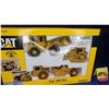 Image 5 : CAT Gift Set (613C Scraper, 950F Wheel Loader, D6H Track Type Tractor) (Scale: 1/64)