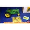 Image 2 : John Deere A with Umbrella "Commemorative Tractor" (1998 South Dakota FFA : 464/500) (Scale: 1/16)